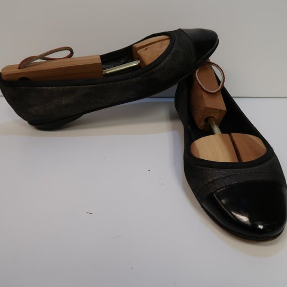 Chanel Silver and black flats in size 6 - Picture 2 of 7